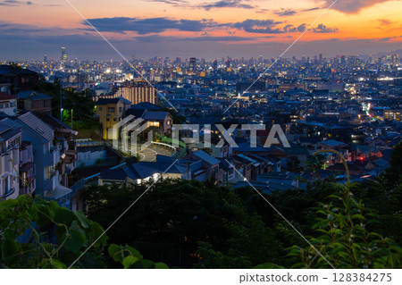Osaka cityscape in the evening as seen from Ishikiri Station 128384275