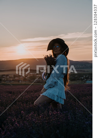 Woman in a Lavender Field at Sunset Woman in a Lavender Field at Sunset 128384337