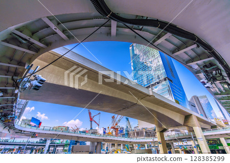 日本東京7月街景:再見澀谷站西口。中央大樓也將被徹底拆除…首都高速和甲板等的景色=13日 日本東京7月街景:再見澀谷站西口。中央大樓也將被徹底拆除…首都高速和甲板等的景色=13日 128385299