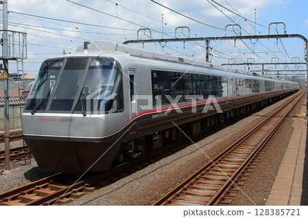 小田急30000型EXEα 128385721