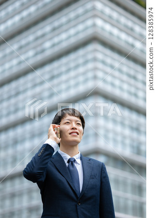 Businessmen talking on a smartphone Businessmen talking on a smartphone 128385974