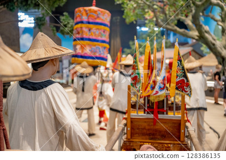 2025 National Museum of Taiwanese History in Taiwan, large and small statues of true people will be on display, traditional religious excursions in Taiwan will be on display, temple flags, lanterns will be on display 128386135
