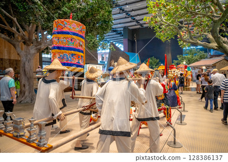 2025 National Museum of Taiwanese History in Taiwan, large and small statues of true people will be on display, traditional religious excursions in Taiwan will be on display, temple flags, lanterns will be on display 128386137