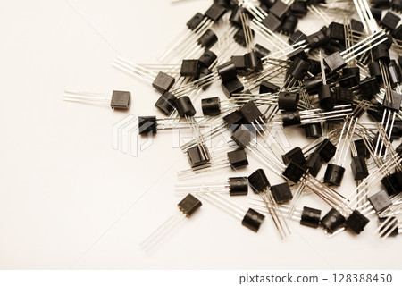 A scattering of plastic transistors. A bipolar transistor for electronics. A scattering of plastic transistors. A bipolar transistor for electronics. 128388450