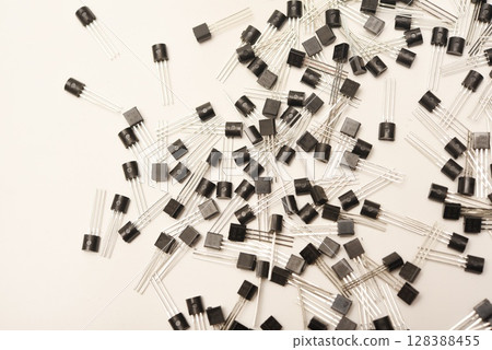 A scattering of plastic transistors. A bipolar transistor for electronics. A scattering of plastic transistors. A bipolar transistor for electronics. 128388455