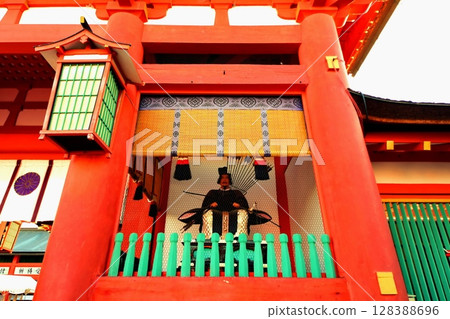 Kyoto Prefecture, Fushimi Inari Taisha Shrine, Tower Gate, Statues of the Left Minister and Agata, Fukakusa Yabunouchi-cho, Fushimi-ku, Kyoto City, February 2022 128388696