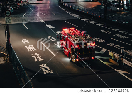 Ome Kaido at night: A fire engine heading towards Kabukicho 128388908