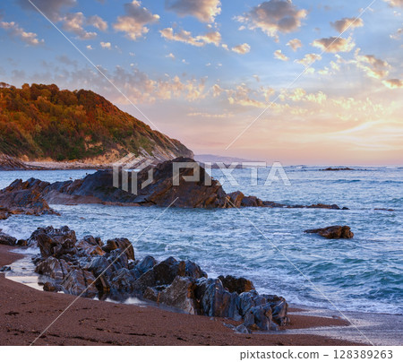 Sunrise ocean view from beach (Bay of Biscay). 128389263