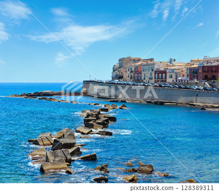 Ortigia coast, Syracuse, Sicily, Italy. 128389311