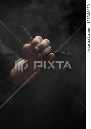 Barber holding razor blade. Barber skills. Shaving 128389650