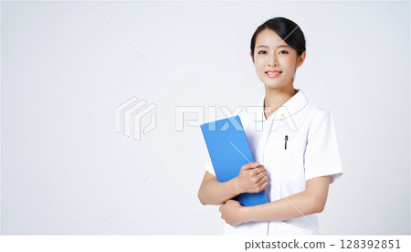 Medical staff with clipboard 128392851