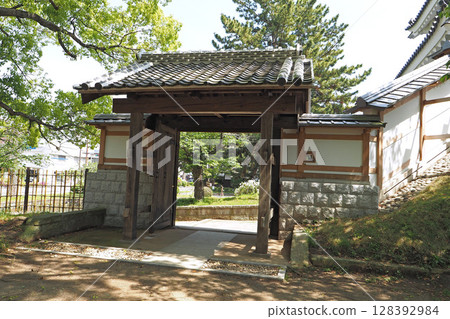 Kasumimon Gate at Kijo Park (Tsuchiura Castle ruins) [Tsuchiura City, Ibaraki Prefecture] 128392984