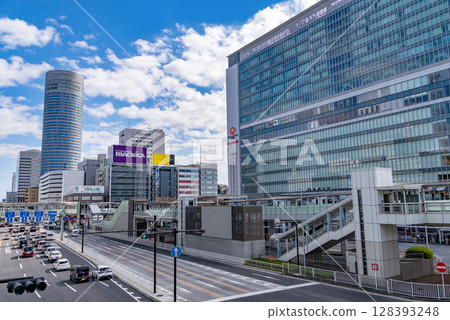Station front view: Shin-Yokohama Station 128393248
