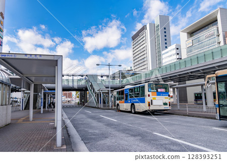 Station front view: Shin-Yokohama Station 128393251