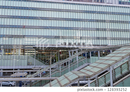 Station front view: Shin-Yokohama Station 128393252