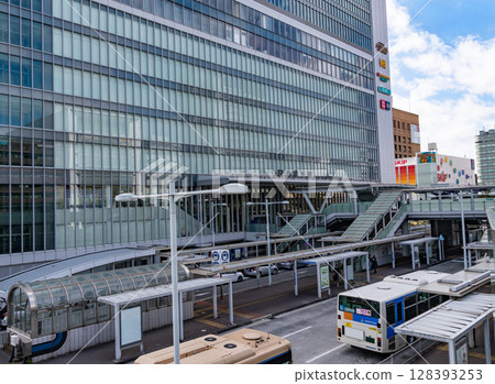 Station front view: Shin-Yokohama Station 128393253