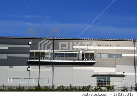 Huge logistics center 128393312