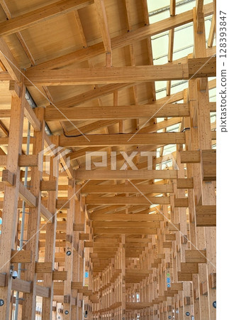 The light shines through the large roof ring at the Osaka Kansai Expo 128393847