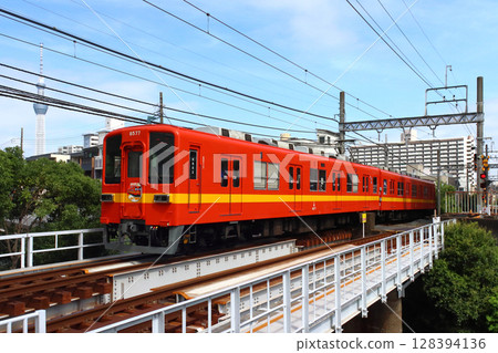 Tobu Kameido Line 8000 series red train soon to be retired (One-man: Hikifune⇔Kameido) 128394136