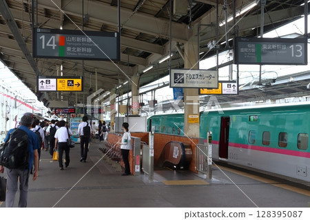 因新列車故障，需要在福島站換乘的山形新幹線翼號列車（2025年7月） 128395087