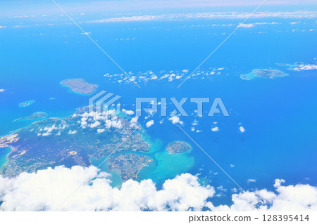 Okinawa Blue sky and blue sea scenery from above 128395414
