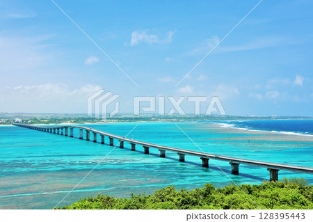 Okinawa Miyakojima Kurima Bridge and the sea in the blue sky 128395443