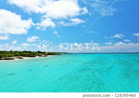 Okinawa Miyakojima blue sky and sea Okinawa Miyakojima blue sky and sea 128395460