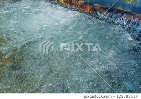 An image of a crystal clear stream bathed in the rays of summer light (Kumamoto Prefecture, Kuma District) 128395517