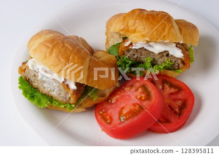肉末炸豬排牛角麵包 肉末炸豬排牛角麵包 128395811