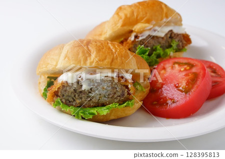 肉末炸豬排牛角麵包 肉末炸豬排牛角麵包 128395813