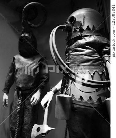 Deep sea diver 128395841