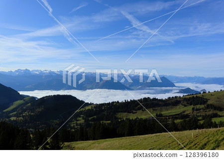 瑞士瑞吉山和雲海 瑞士瑞吉山和雲海 128396180