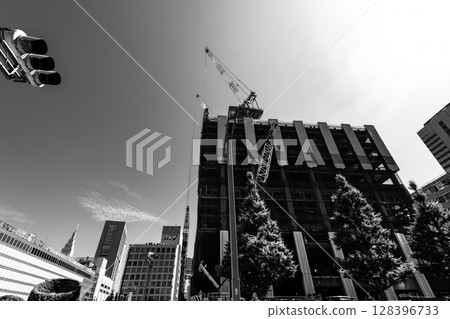 Tokyo redevelopment scenery Construction work in front of Shinjuku West Exit Station 2025.06 b-5 monochrome Tokyo redevelopment scenery Construction work in front of Shinjuku West Exit Station 2025.06 b-5 monochrome 128396733