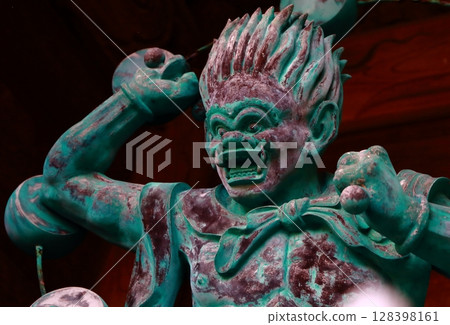 雷神寺守護神的特寫 128398161