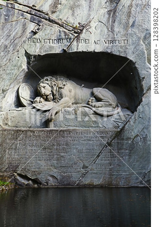 Dying lion in Lucerne, Switzerland 128398202