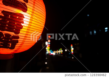夏祭燈籠 川越百萬燈夏祭夜一番街 a-1 128398462