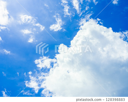 Dazzling summer daytime blue sky background material 128398883
