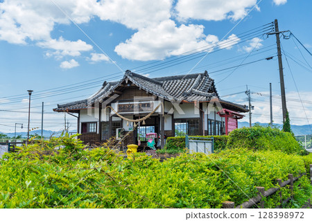 The station that brings happiness: The only active station in Japan named "Happiness" (Okadome Koufuku Station) Hitoyoshi, Asagiri Town, Kuma District The station that brings happiness: The only active station in Japan named "Happiness" (Okadome Koufuku Station) Hitoyoshi, Asagiri Town, Kuma District 128398972