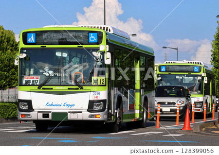 Free shuttle bus operated by Kokusai Kogyo Bus for the Tatara Festival (departing from Warabi Station) 128399056