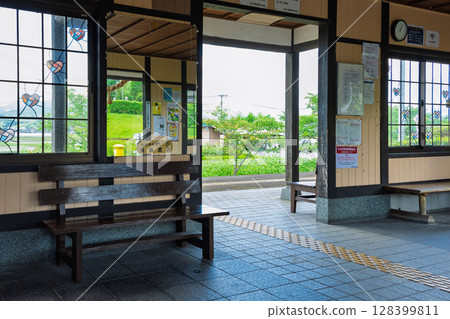 (車站內)日本唯一仍在使用的名為「幸福」的車站（岡留幸福站）朝霧町球磨郡人吉 128399811