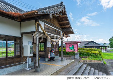 (Station building) The station that brings happiness. The only active station in Japan named "Happiness" (Okadome Koufuku Station). Hitoyoshi, Kuma District, Asagiri Town. 128399879