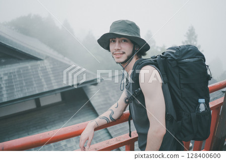 sightseeing, tourist, alien 128400600
