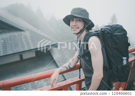 sightseeing, tourist, alien 128400601