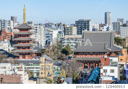 東京都台東區淺草，代表日本的人氣觀光地，淺草寺周圍的街景和仲見世通 128400913