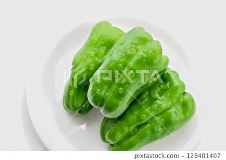 帶水滴的甜椒 128401407