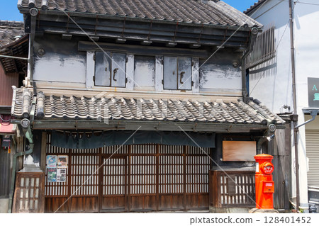 埼玉縣川越一番街：倉庫風格的街景 128401452