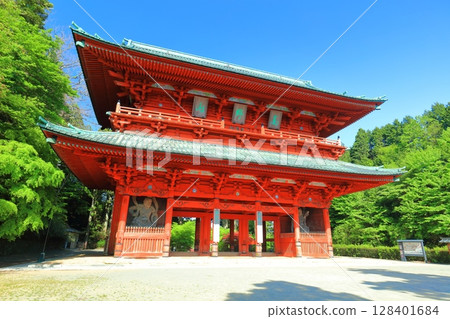 [和歌山縣] 晴天的高野山大門 128401684