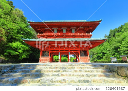 [和歌山縣] 晴天的高野山大門 128401687