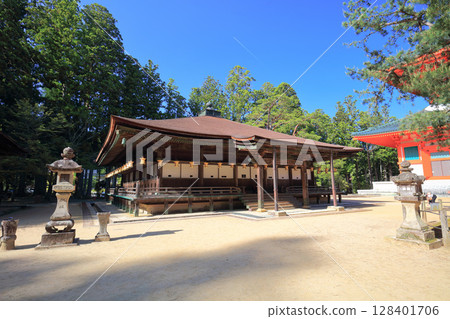 [和歌山縣] 晴天時高野山壇上伽藍的御榮堂 128401706