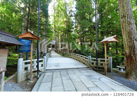 [和歌山縣] 高野山奧之院的御廟橋 128401728